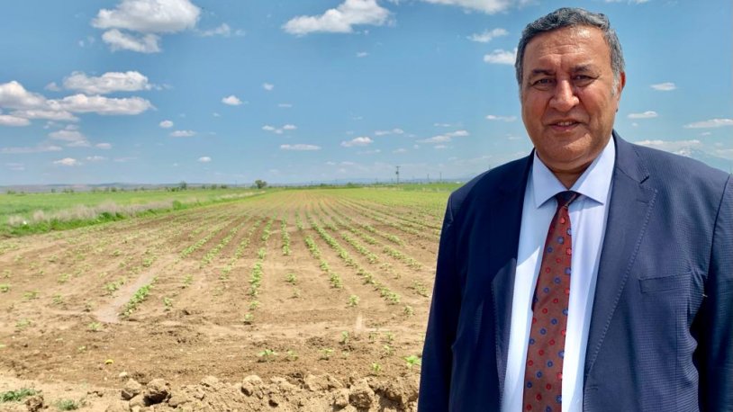 GÜRER: “ÜRETİCİNİN ELEKTRİĞİNİ KESMEK, ASLINDA ÜLKENİN GIDA GÜVENLİĞİNİ RİSKE ATMAKTIR”