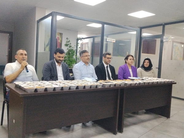 AK Parti Yüreğir Kadın Kolları'ndan Muharrem Ayı'nda Aşure İkramı