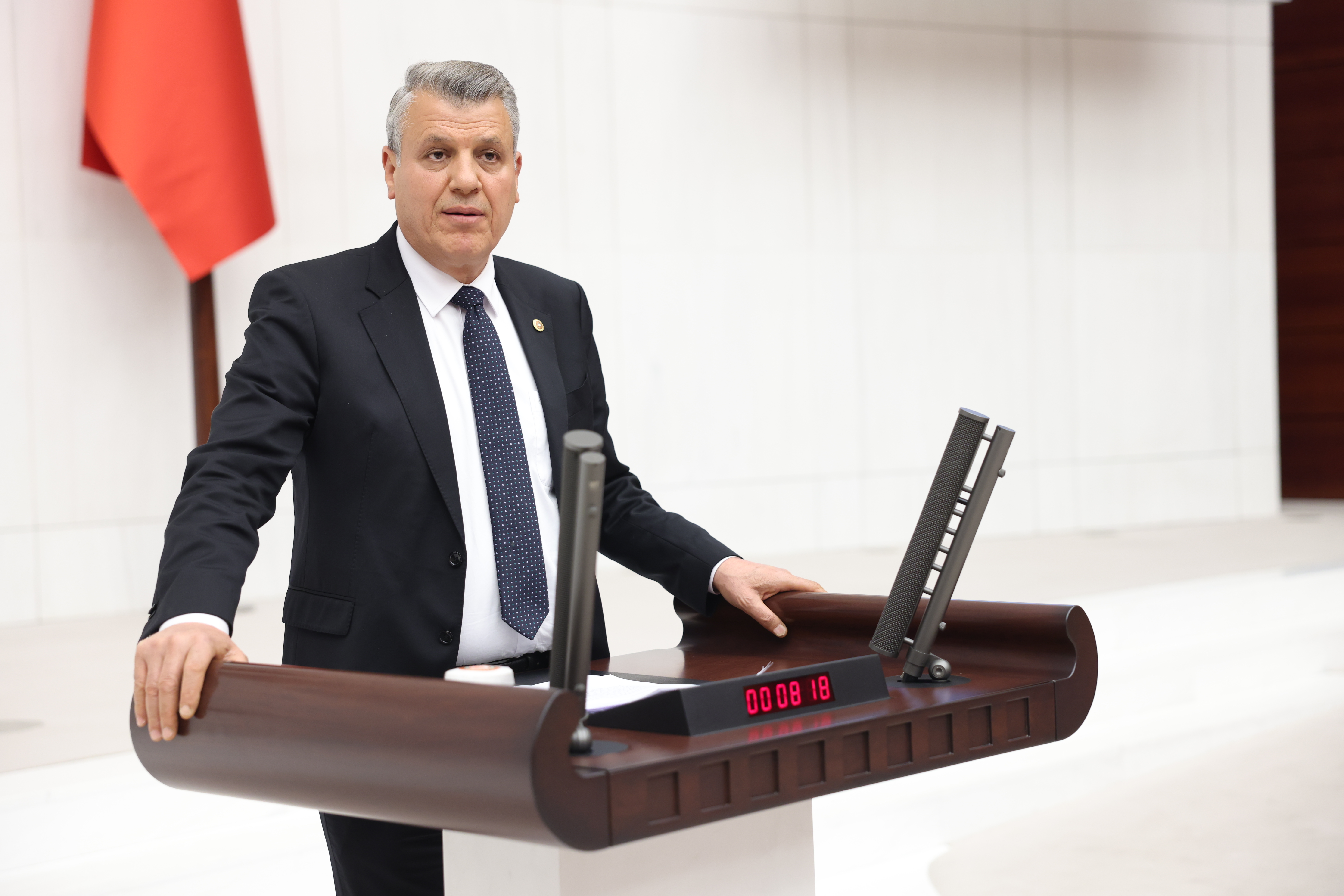 "Çiftçi borca, tüketici pahalılığa mahkum"